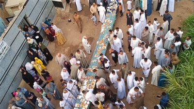 موائد إفطار بطول القرية.. أهالي العقاربة بالأقصر يحتفلون بالعيد على طريقتهم الخاصة | صور