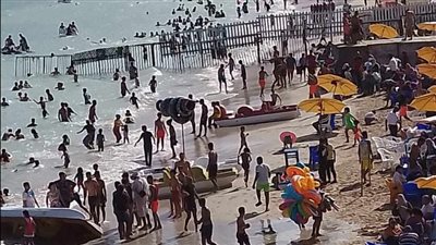 شواطئ الإسكندرية تستقبل روادها ومحبيها بنسب إشغال مرتفعة تصل إلى 55%