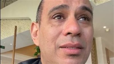 محمود الليثي ينهار من البكاء: ندرت أحج بعد وفاة أمي.. وملقتش أغلى منه أعمله ليها