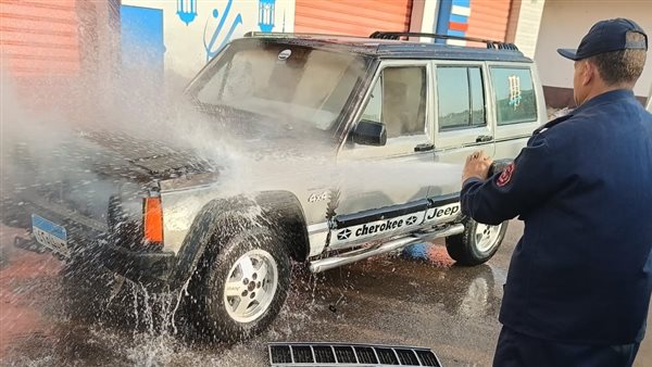 تفحم سيارتين بسبب