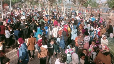 إقبال كبير من المواطنين على الحدائق والمتنزهات بأسيوط في ثالث أيام العيد