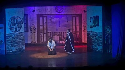 محمد صلاح آدم يعود لخشبة المسرح بعد أيام من وفاة والده: الجمهور وقف قرأ لك الفاتحة