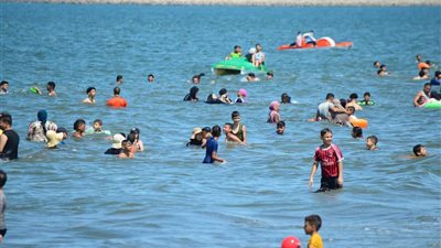 الشواطئ والمتنزهات والقري السياحية ببورسعيد وبورفؤاد كاملة العدد في عيد الأضحي المبارك| صور