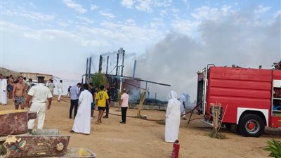 التهم 4 غرف.. تفاصيل حريق مخيم مدينة نويبع │صور