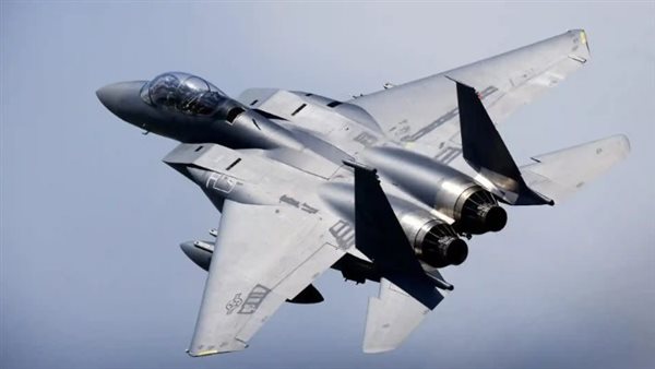 مقاتلة من طراز F-15