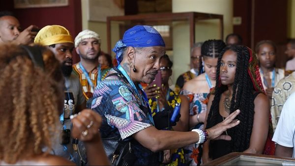 زيارة الأفروسنتيرك لـ