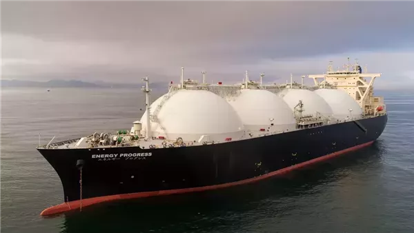 ناقلة غاز طبيعي مسال