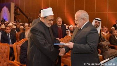 عن مناظرته مع شيخ الأزهر| الاستعانة بالخشت في دراسة علمية جزائرية حول فكره التنويري.. والجامعة: من قادة الفكر العربي