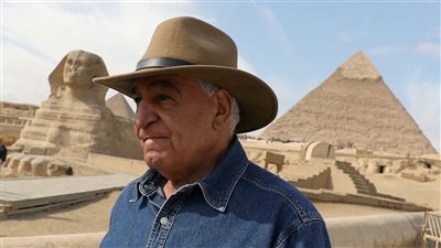 اكتشاف هرم جديد ومومياء نفرتيتي.. زاهي حواس يعلن مفاجآت أثرية في 2025