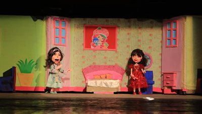 ذات والرداء الأحمر تناقش مخاطر السوشيال ميديا على مسرح القاهرة للعرائس