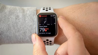 بالساعات الذكية.. دراسة تكشف عن علامات مرض باركنسون مبكرًا