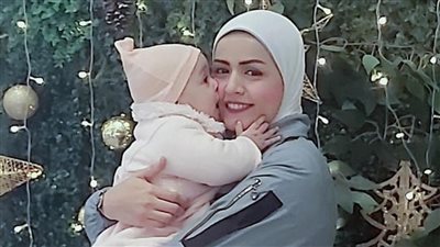 وفاة دينا فتحي مصممة المشغولات اليدوية وزوجها وابنتها في حادث سير