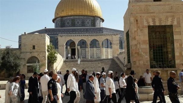 مستعمرون يقتحمون