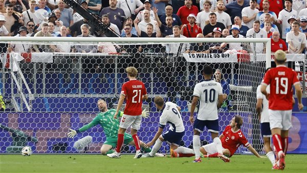 مباراة إنجلترا والدنمارك