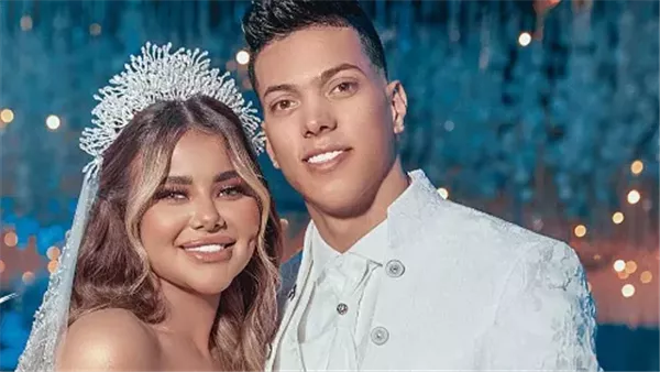 إمام عاشور وزوجته