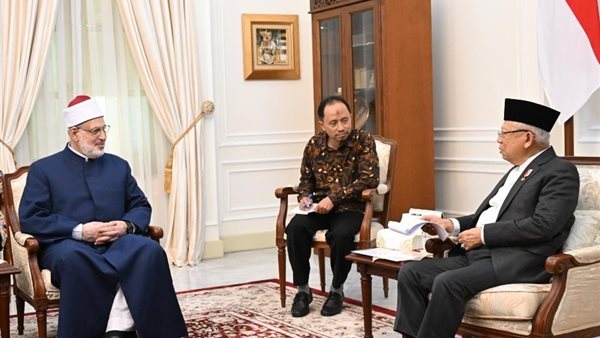  الدكتور محمد الضويني،