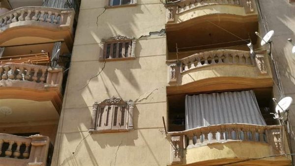 عقار الإسكندرية المائل