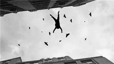 مصرع شاب سقط من الطابق الثالث بمدينة بدر