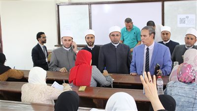 حوار أبوي بين الدارسين ومشرف الرواق خلال تفقده اختبارات العلوم الشرعية والعربية