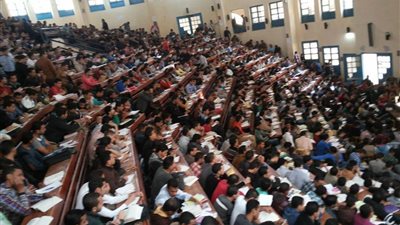 مصادر: تقليل أعداد الطلاب بالكليات النظرية بحجم 120 ألفا من أصل 450 ألفا سنويا