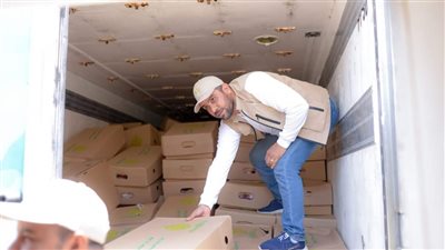بيت الزكاة ينتهي من توزيع لحوم الأضاحي على الأسر الأولى بالرعاية في 5 محافظات