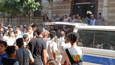  أهالي الفيوم يشيعون جثمان موظف وزارة الزراعة المنتحر| صور