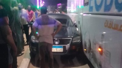 العناية الإلهية تنقذ ركاب سيارة ملاكي اصطدم بها أتوبيس بالوادي الجديد | صور