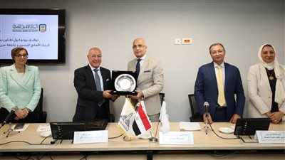 البنك الأهلي المصري يوقع بروتوكول تعاون مع جامعة عين شمس