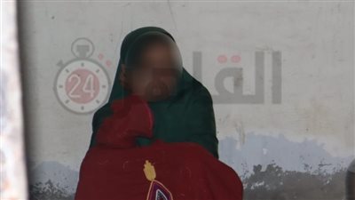 مقيدة بسلاسل.. مسنة تستغيث لعلاج حفيدتها بعد تعرضها لحالة نفسية