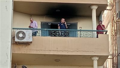 السكرتير العام المساعد ببني سويف يتابع أعمال السيطرة على حريق شقة في برج سكني