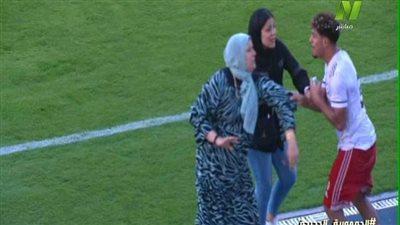 خناقة شوارع بين لاعبي سبورتنج وحرس الحدود في ترقي الممتاز.. ووالدة لاعب تتدخل لفض الشجار