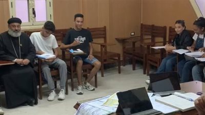 قاعات مكيفة وإنترنت مجاني.. طلاب الثانوية العامة ببورسعيد يذاكرون داخل الكنائس خلال فترة انقطاع الكهرباء| بث مباشر