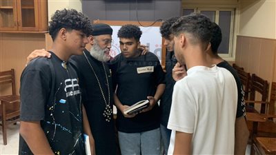 كنيسة أبي سيفين ببورسعيد تفتح أبوابها لـ طلاب الثانوية.. والطلاب: معدناش شايلين هم قطع الكهرباء| صور وفيديو 
