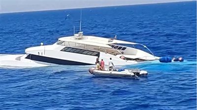 بعد شحوطه.. التحقيق مع قائد اللنش في مرسى علم│ بث مباشر 