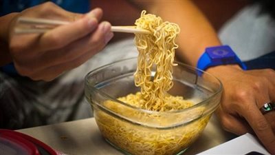 حافظي على ولادك.. طريقة عمل الإندومى فى البيت بالمكرونة والعجينة الأصلية