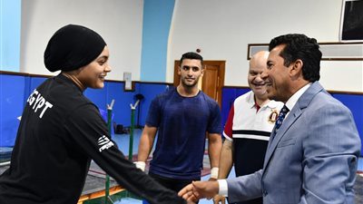 وزير الرياضة يشهد تدريبات منتخب رفع الأثقال استعدادا لأولمبياد باريس