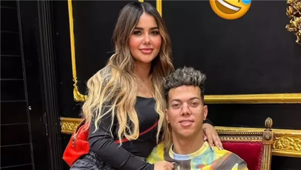 إمام عاشور وزوجته