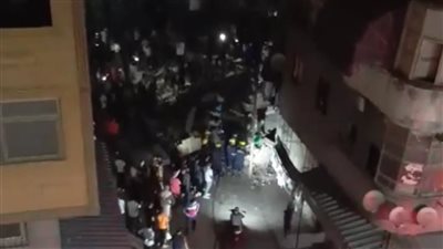 انهيار عقار في حي المناخ ببورسعيد.. والجهات المعنية تنتقل لموقع الحادث | صور