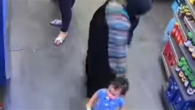 استغلت انشغال والدته.. القبض على سيدة حاولت خطف صغير من داخل سوبر ماركت شهير بالغربية 