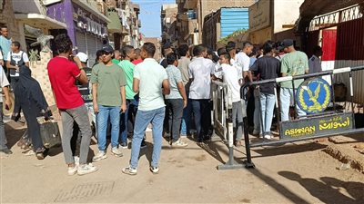 طلاب الثانوية العامة بأسوان يتوافدون على اللجان لأداء امتحاني الفيزياء والتاريخ 