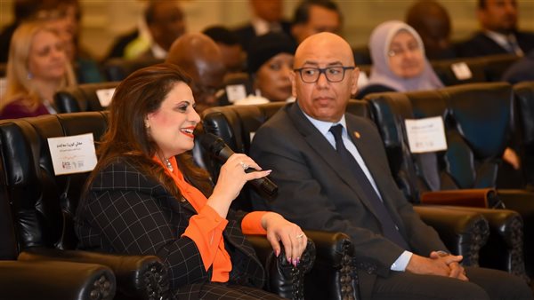 وزيرة الهجرة