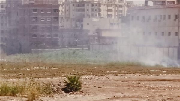 حريق في مخلفات أرض