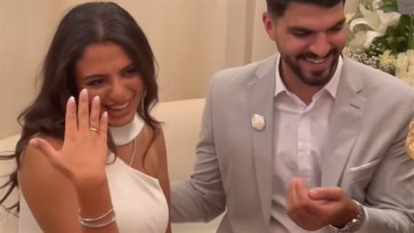 احتفلت الفنانة أمل