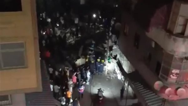 انهيار عقار في حي