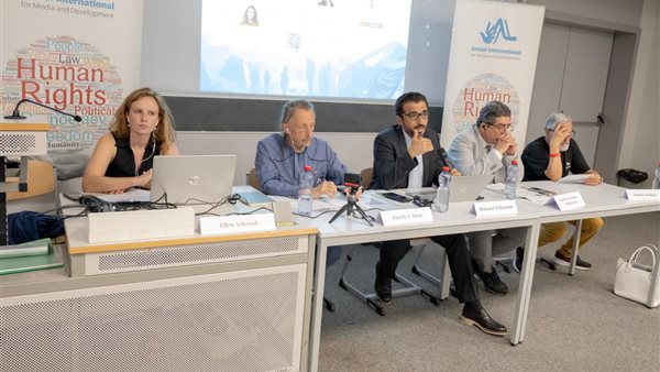 ندوة استضافتها جامعة