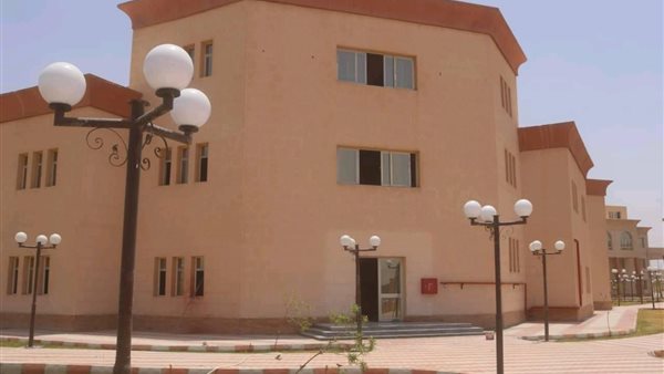 مبني النادي بالعاشر