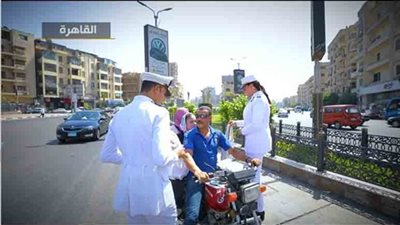 الداخلية توزع هدايا على المواطنين بمناسبة الاحتفال بذكرى 30 يونيو| صور 