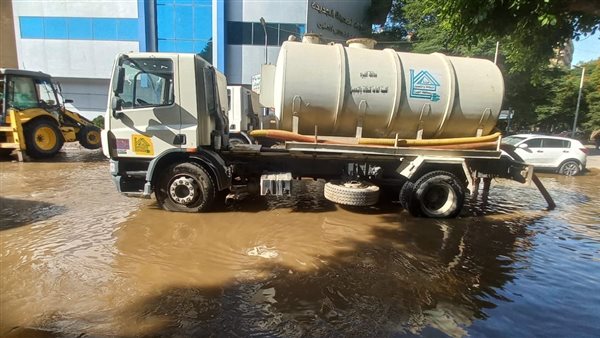 كسر مفاجئ بخط المياه