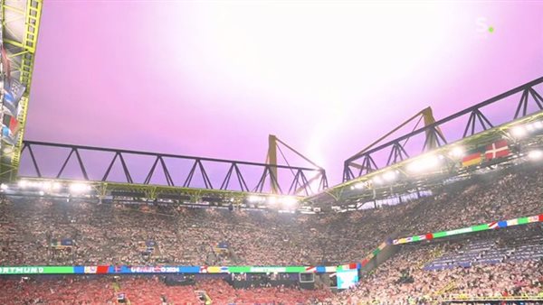 صاعقة حول ملعب مباراة