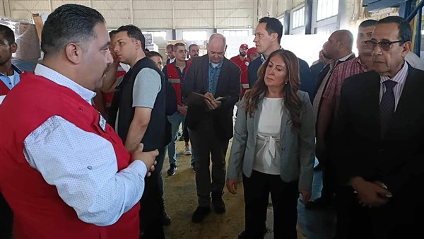 سفيرة امريكا ومحافظ